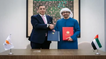 لقاء رسمي.. عبدالله بن زايد يوقع مذكرة تفاهم طاقة مع قبرص